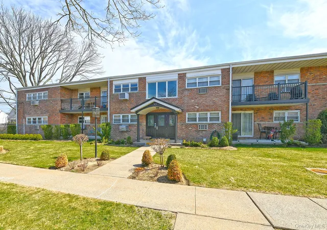 Homes for sale in Oyster Bay, NY | 10 Ivy St #1A, Oyster Bay, NY 11735 | MLS# 978939