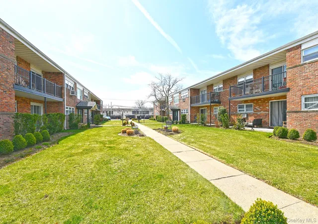 Homes for sale in Oyster Bay, NY | 10 Ivy St #1A, Oyster Bay, NY 11735 | MLS# 978939
