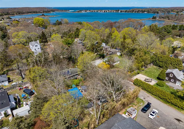 2nd image of 33 Locust Ave, Southampton, NY 11968