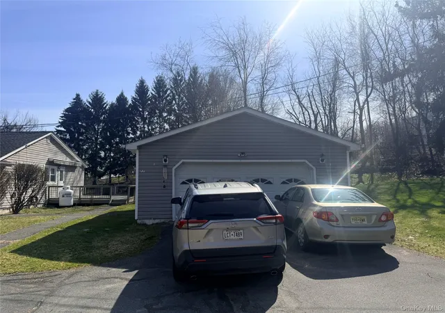 Photo 3 of Single family home for sale at 77 Upper Rd, Middletown, NY 10940 | MLS# 978950 | Listing updated on 2026-08-18