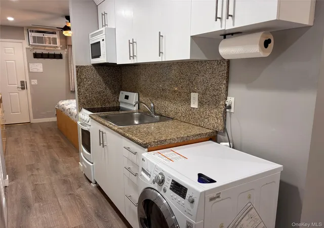 4th image of 131 S Emerson Ave #224, East Hampton, NY 11954 | MLS# 978999