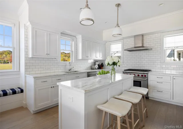 4th image of 7 Old Boathouse Ln S, Hampton Bays, NY 11946 | MLS# 979029