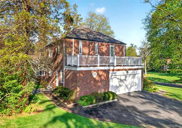 3rd image of 138 Payne Whitney Ln, North Hempstead, NY 11030 | MLS# 979030