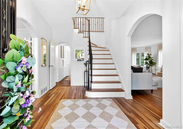 5th image of 138 Payne Whitney Ln, North Hempstead, NY 11030 | MLS# 979030