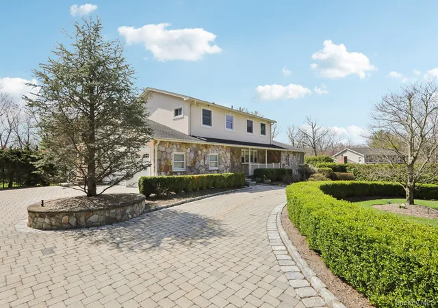 3rd image of 17 Rolling Ridge Rd, Clarkstown, NY 10956 | MLS# 979049