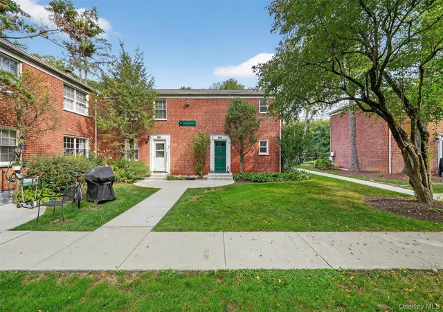 Photo 3 of Sale Pending at 11 Fieldstone Dr #130, Hartsdale, NY 10530 | MLS# 979051 | Listing updated on 2026-09-02