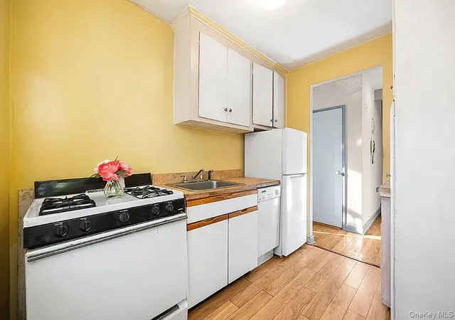3rd image of 99-63 66Th Ave #B18, Rego Park, NY 11374 | MLS# 979058
