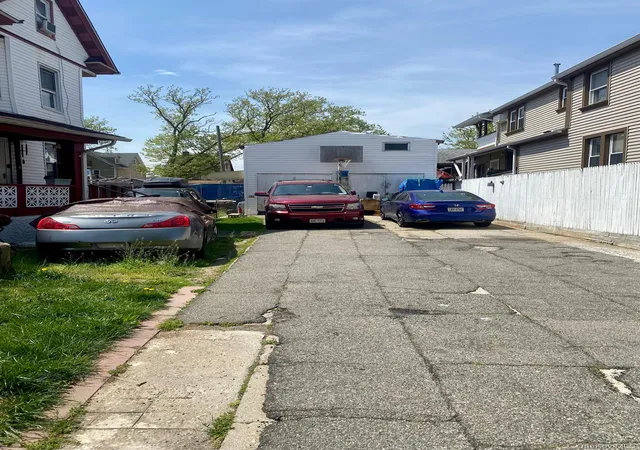4th image of 105-44 133Rd St, South Richmond Hill, NY 11419 | MLS# 979091