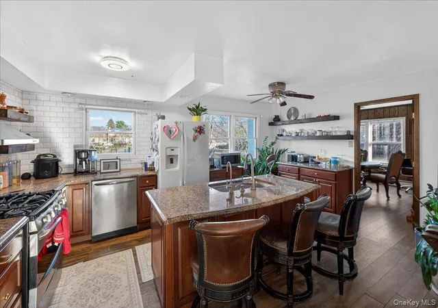 4th image of 528 Lockwood Dr, Shirley, NY 11967 | MLS# 979189