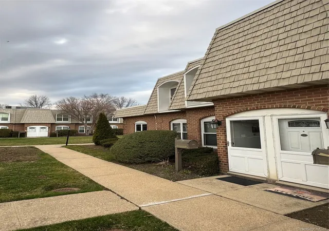 2nd image of 175 Main Ave, Babylon, NY 11798