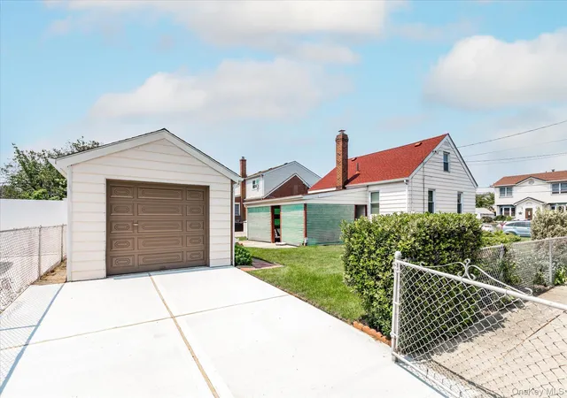 Photo 3 of Single family home for sale at 1267 Nelson St, Hempstead, NY 11003 | MLS# 979292 | Listing updated on 2026-09-05
