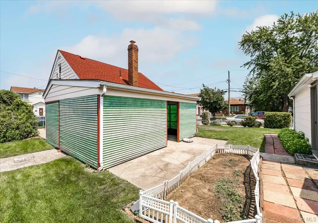 Photo 4 of Single family home for sale at 1267 Nelson St, Hempstead, NY 11003 | MLS# 979292 | Listing updated on 2026-09-05