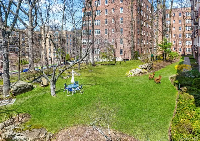 2nd image of 3 Washington Sq #4D, Mamaroneck, NY 10538 | MLS# 979354