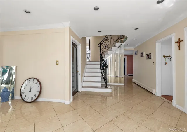 4th image of 3780 Greentree Dr, Hempstead, NY 11572 | MLS# 979364