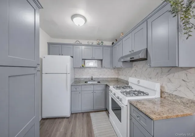 Photo 3 of Sale Pending at 290 Lowndes Ave #C, Huntington Station, NY 11746 | MLS# 979383 | Listing updated on 2026-09-19