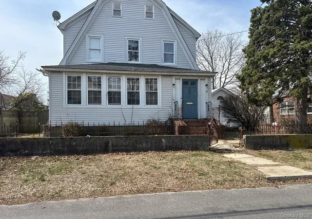 1st image of 129 N 7th St, Lindenhurst, NY 11757 | MLS# 979391