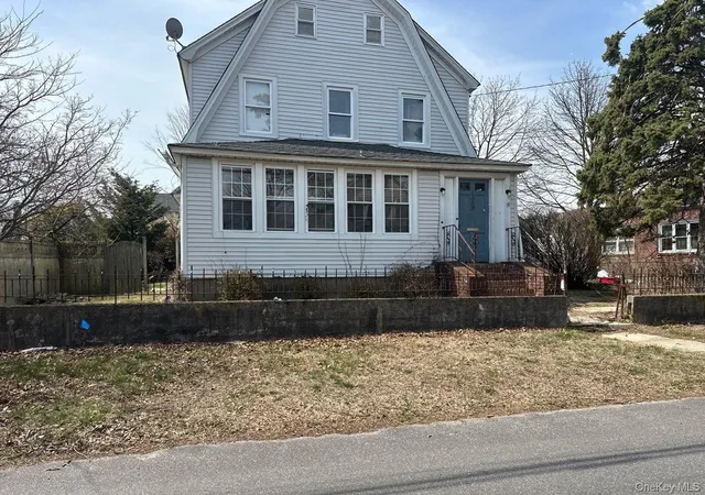 2nd image of 129 N 7th St, Lindenhurst, NY 11757 | MLS# 979391
