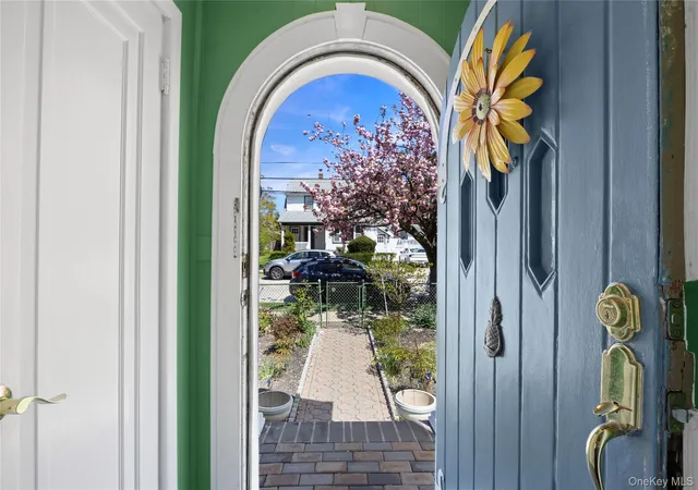 4th image of 154 E Dean St, Hempstead, NY 11520 | MLS# 979437