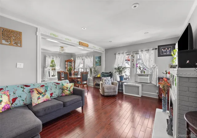 5th image of 154 E Dean St, Hempstead, NY 11520 | MLS# 979437