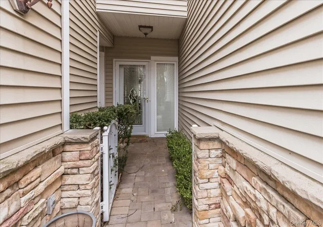 2nd image of 117 Carriage Ln, Oyster Bay, NY 11803 | MLS# 979455