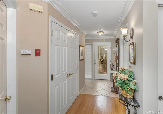 4th image of 117 Carriage Ln, Oyster Bay, NY 11803 | MLS# 979455