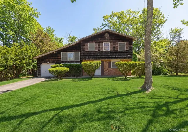 Single family home for sale at 43 Village Ln, Hauppauge, NY 11788 | MLS# 979522 | Listing updated on 2026-04-10