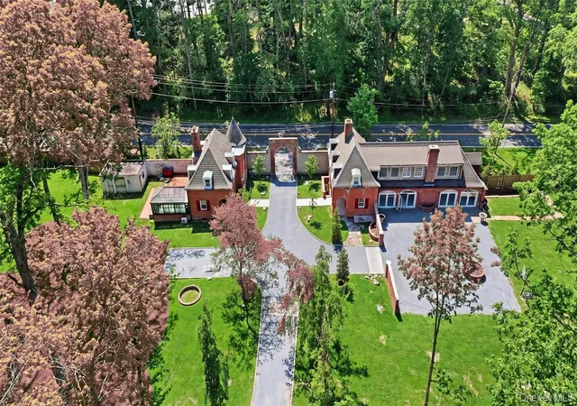 Photo 1 of Single family home for sale at 22 Brookville Rd, Oyster Bay, NY 11545 | MLS# 979551 | Listing updated on 2026-10-04