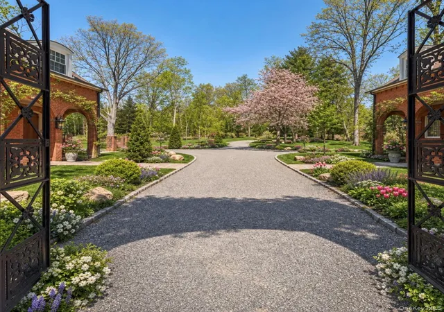 Photo 2 of Single family home for sale at 22 Brookville Rd, Oyster Bay, NY 11545 | MLS# 979551 | Listing updated on 2026-10-04