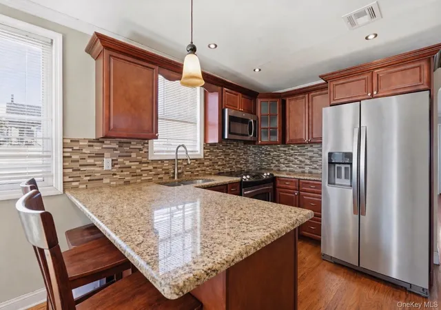 4th image of 108 4Th St, Brentwood, NY 11717 | MLS# 979555