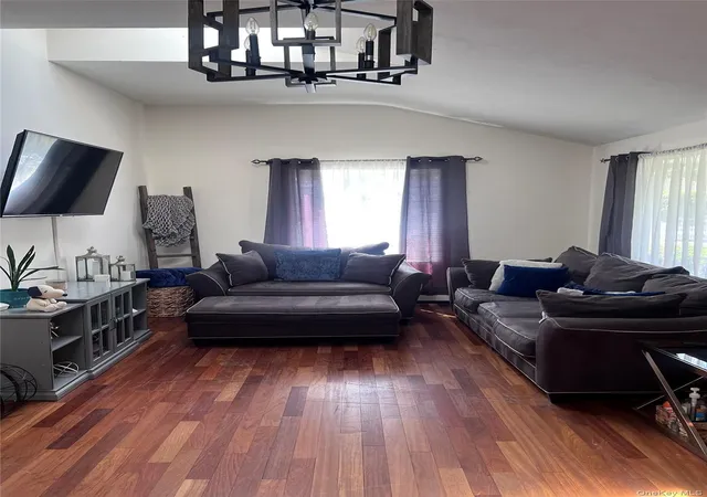 5th image of 8 Lion Ln, North Babylon, NY 11703 | MLS# 979562