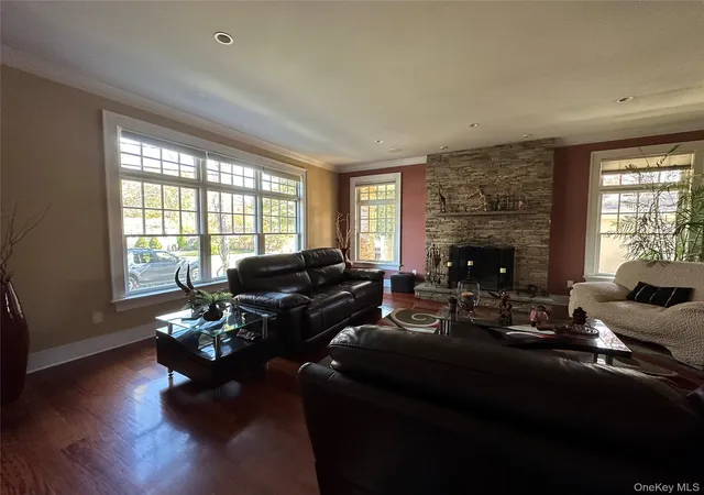 4th image of 16 Oriole Pl, Farmingville, NY 11738 | MLS# 979588