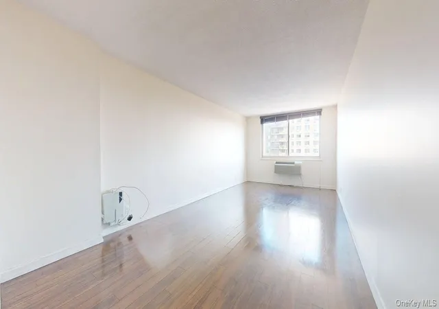 4th image of 118-17 Union Turnpike #9J, Forest Hills, NY 11375 | MLS# 979616