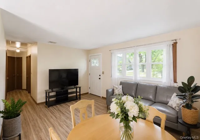 2nd image of 1016 Howells Rd, Bay Shore, NY 11706 | MLS# 979652