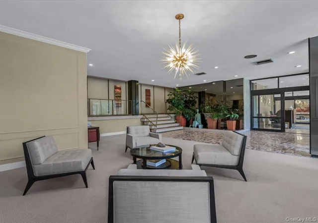 3rd image of 1 Kensington Gate, North Hempstead, NY 11021