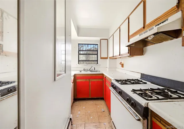 4th image of 835 Underhill Ave, New York, NY 10473