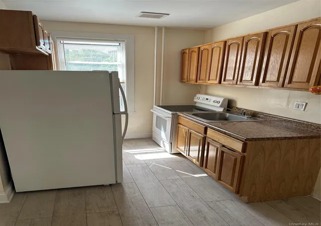 Photo 3 of Multi family home for sale at 710 E 211th Street, Bronx, NY 10467 | MLS# 979806 | Listing updated on 2026-05-19