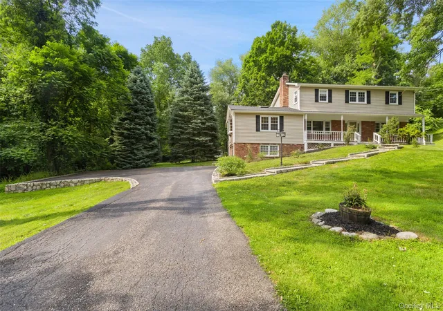 3rd image of 2 Lalli Dr, Somers, NY 10536 | MLS# 979950