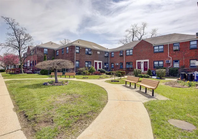 3rd image of 160-36 Cross Island Pkwy, New York, NY 11357