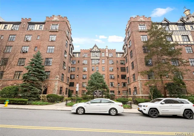 Photo 1 of Sale Pending at 292 Main St #5H, White Plains, NY 10601 | MLS# 979959 | Listing updated on 2026-09-13
