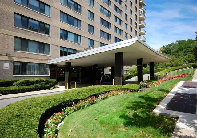 2nd image of Manor Towers, New York, NY 10463