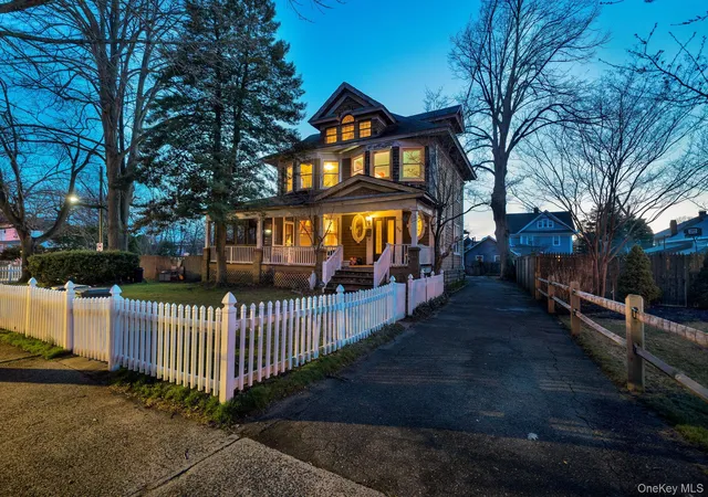 1st image of 320 S Bayview Ave, Hempstead, NY 11520 | MLS# 979987
