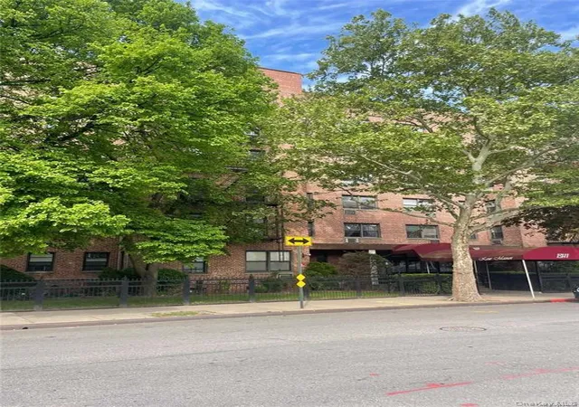 Photo 2 of Condo for sale at 131 11 Kew Gdns #6N, Richmond Hill, NY 11418 | MLS# 979991 | Listing updated on 2026-04-06