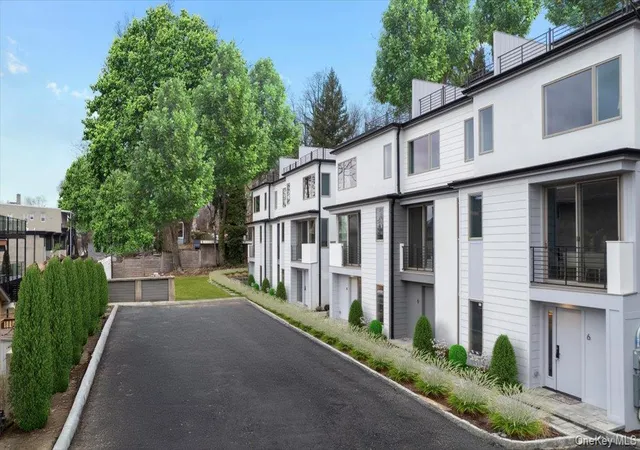 Photo 2 of Sale Pending at 1 Nodine St #1, Hastings On Hudson, NY 10706 | MLS# 979994 | Listing updated on 2026-06-03