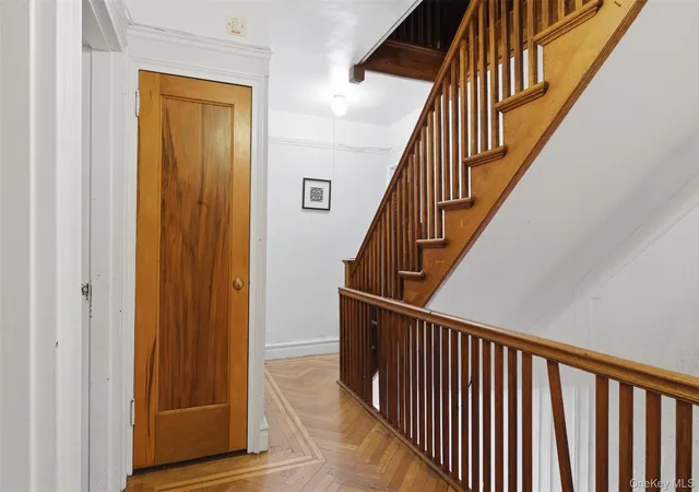 Listing Photo 5 - Condo for sale in building located at 128th Pkwy N, Yonkers, NY 10704