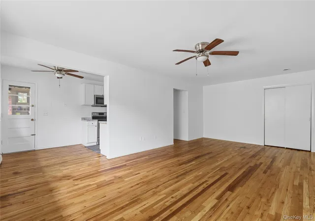 Listing Photo 5 - Condo for sale in building located at 2 Woods End Cir, Peekskill, NY 10566 - Unit #E