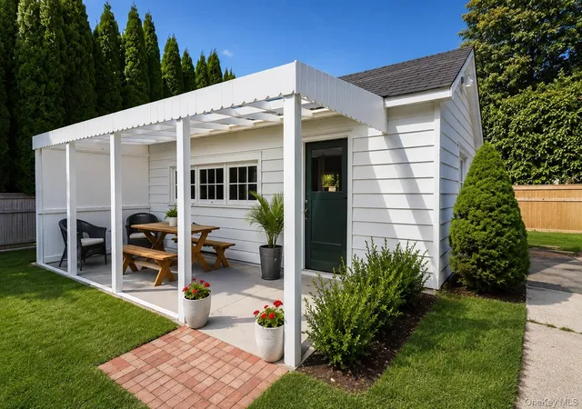 Photo 4 of Single family home for sale at 11 Hulse St, Brookhaven, NY 11713 | MLS# 980008 | Listing updated on 2026-09-03