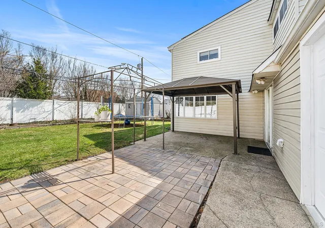 4th image of 116 Red Maple Dr N, Hempstead, NY 11756 | MLS# 980031
