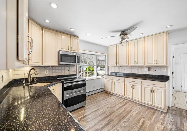 5th image of 116 Red Maple Dr N, Hempstead, NY 11756 | MLS# 980031