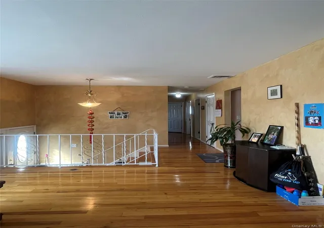 4th image of 64 Todd Ct, Huntington Station, NY 11746 | MLS# 980074