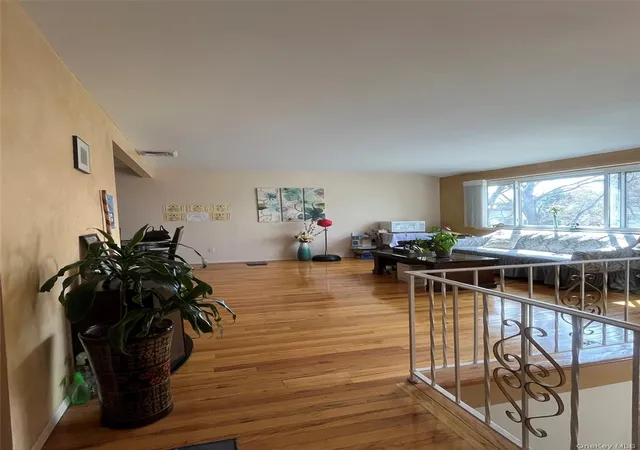 5th image of 64 Todd Ct, Huntington Station, NY 11746 | MLS# 980074